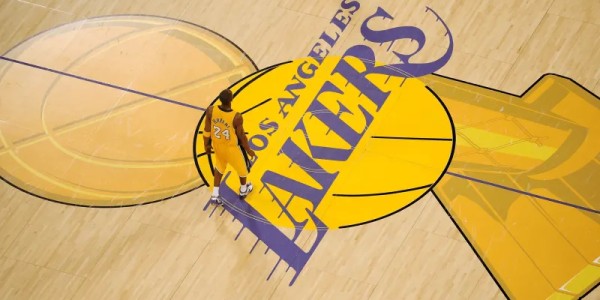 FB体育登录入口-怀旧经典！NBA官方分享2005年-2009年总决赛金杯LOGO地板